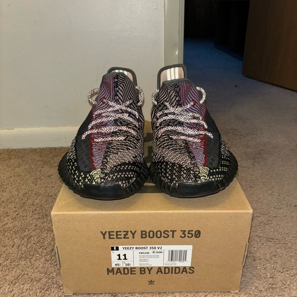Yeezy 350 Yecheil made by Kanye authentic with laces that are reflective - Picture 3 of 5